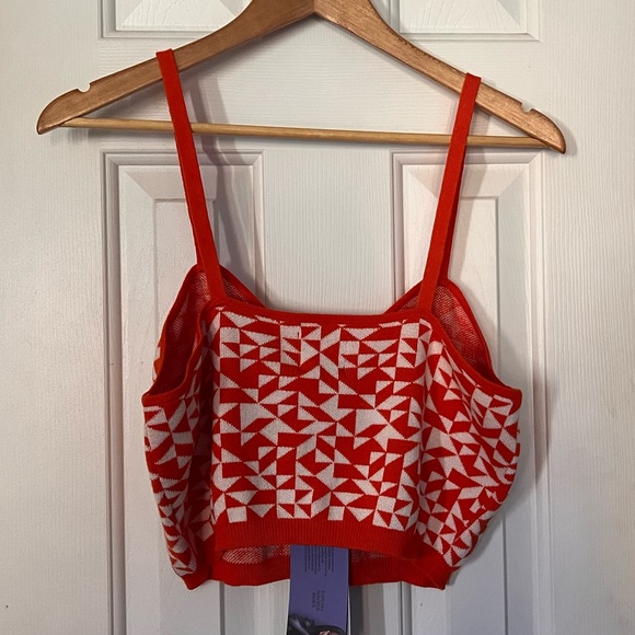 FUTURE COLLECTIVE // Crop Top - Picture 2 of 3